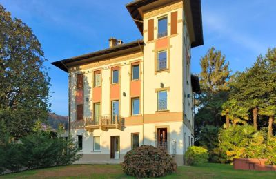 Historische Villa kaufen 28040 Lesa, Piemont:  Außenansicht