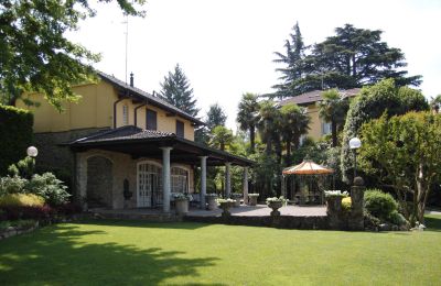 Historische Villa kaufen Merate, Lombardei:  Nebengebäude