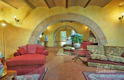 Landhuis te koop Asciano, Toscane:  RIF 2992 Wohnbereich mit Rundbögen