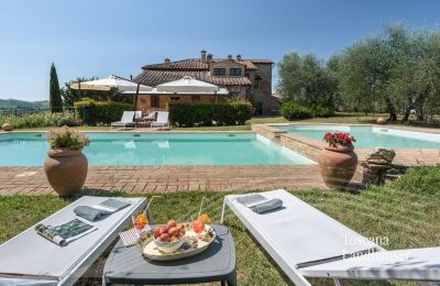 Landhus købe Asciano, Toscana:  RIF 2992 Blick auf Anwesen