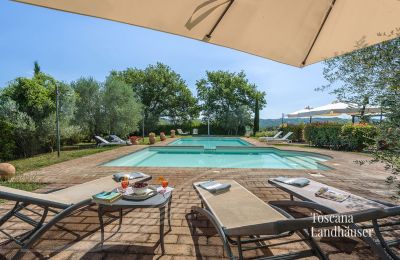 Landhuis te koop Asciano, Toscane:  RIF 2992 Blick auf Pool 
