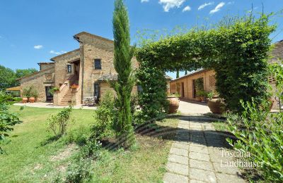Landhuis te koop Asciano, Toscane:  RIF 2992 Weg zu Gebäuden
