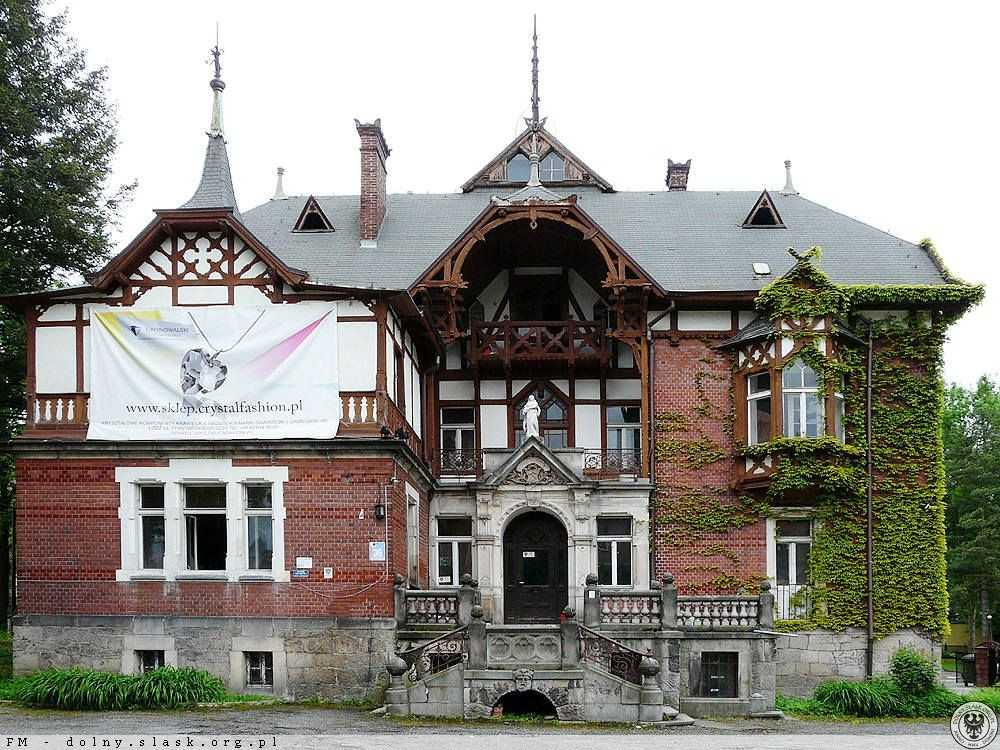 Historische villa te koop Kudowa-Zdrój, Zdrojowa 36, województwo dolnośląskie:  Vooraanzicht