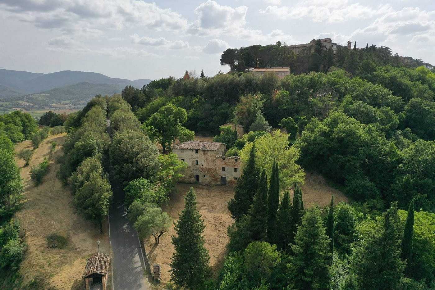 Fotos La Piaggia - Großes sanierungsbedürftiges Landhaus in Umbrien