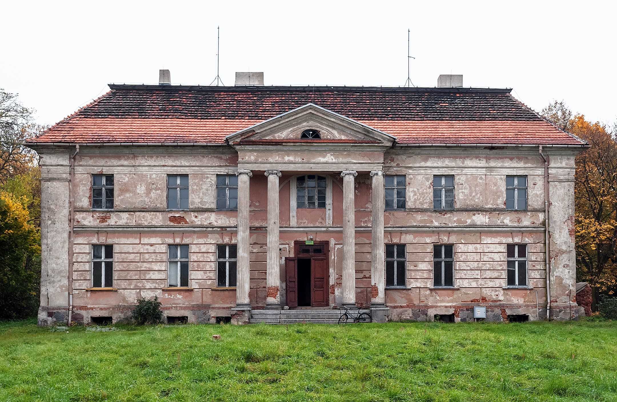 Billeder Neoklassicistisk palæ i Granówko, Wielkopolska
