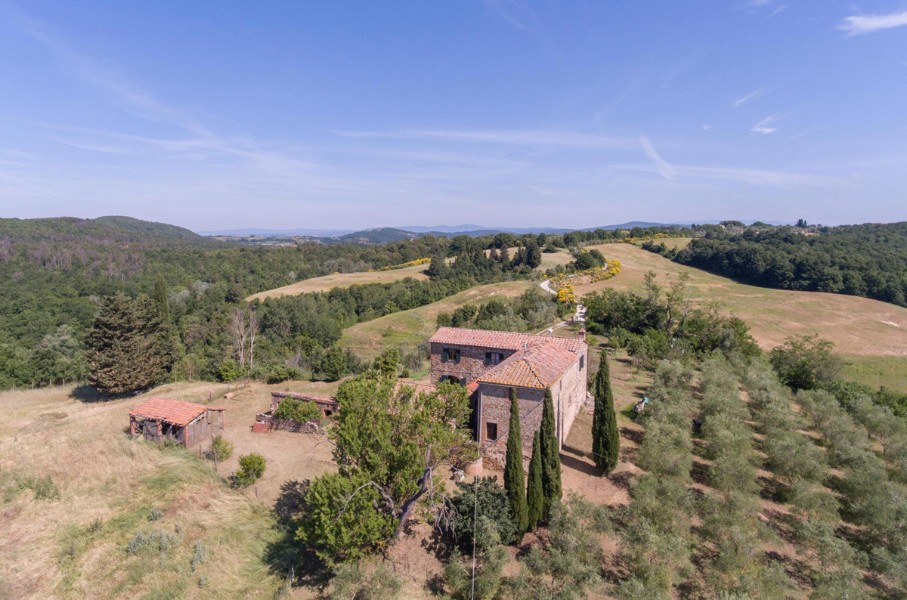 Fotos Rustikales Bauernhaus in typisch toskanischer Hügellandschaft
