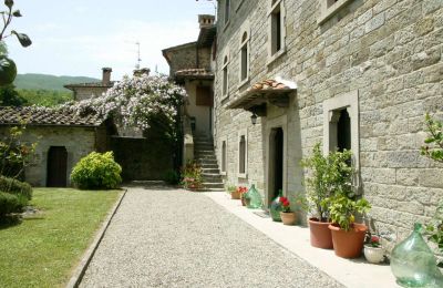 Herregård til salg Caprese Michelangelo, Toscana, Indre gårdhave