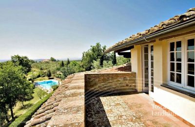 Landhuis te koop Monte San Savino, Toscane:  RIF 3008 Terrasse mit Blick auf Pool