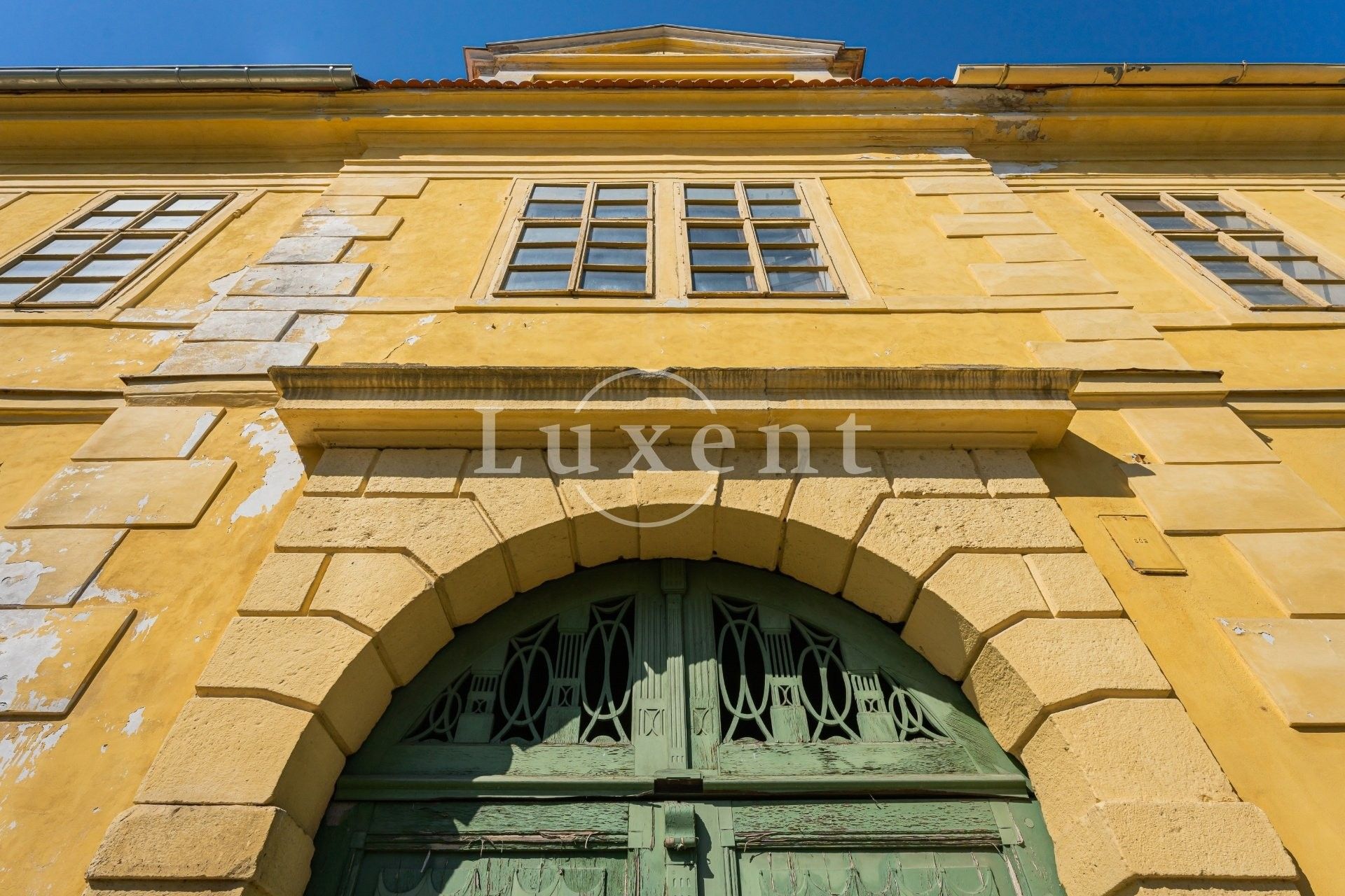 Bilder Baroque castle near Louny in North Bohemia