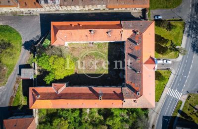 Slott till salu Cítoliby, Zamek Cítoliby, Ústecký kraj, Drönarbild