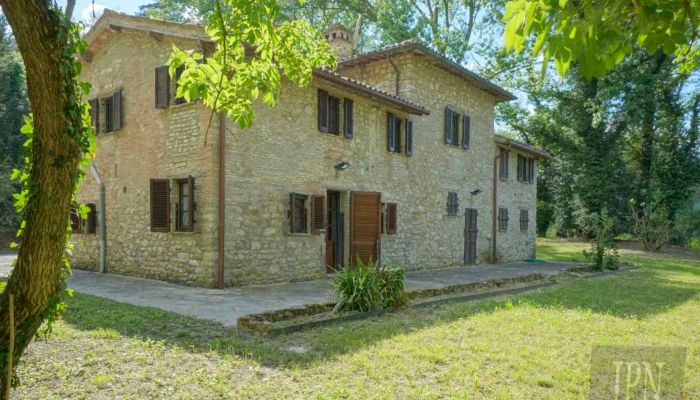 Landhus til salg 06019 Pierantonio, Umbria,  Italien