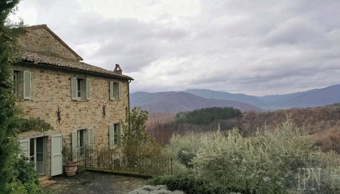 Landhus til salg Città di Castello, Umbria,  Italien