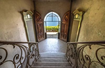 Historische Villa kaufen 28838 Stresa, Via Giuseppe Mazzini, Piemont:  Eingangshalle