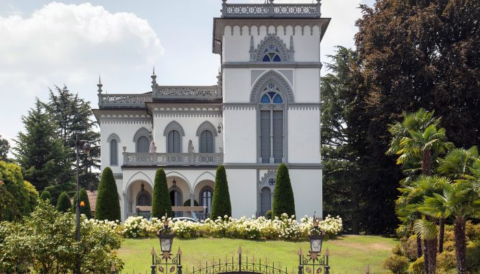 Historisk villa til salg 28040 Lesa, Piemonte,  Italien