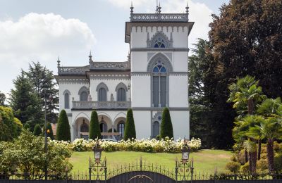 Historische Villa kaufen 28040 Lesa, Piemont:  Vorderansicht
