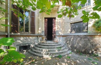 Historische villa te koop Golasecca, Lombardije:  Ingang