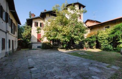 Historische villa te koop Golasecca, Lombardije:  Vooraanzicht