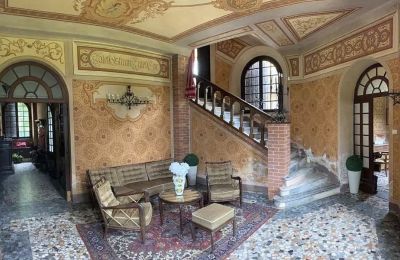 Schloss kaufen Cavallirio, Piemont:  Eingangshalle