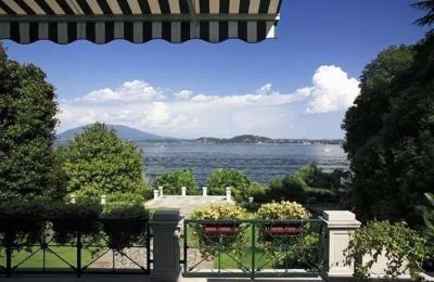 Historische Villa kaufen 28040 Lesa, Piemont:  Terrasse