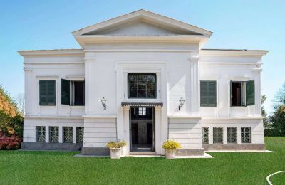 Historische Villa kaufen 28040 Lesa, Piemont:  Vorderansicht