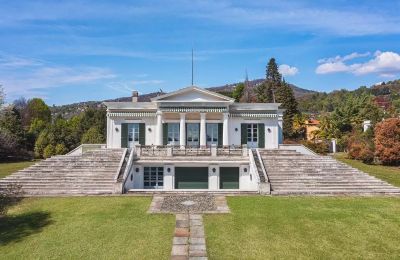 Historisk villa til salgs 28040 Lesa, Piemonte:  Utvendig