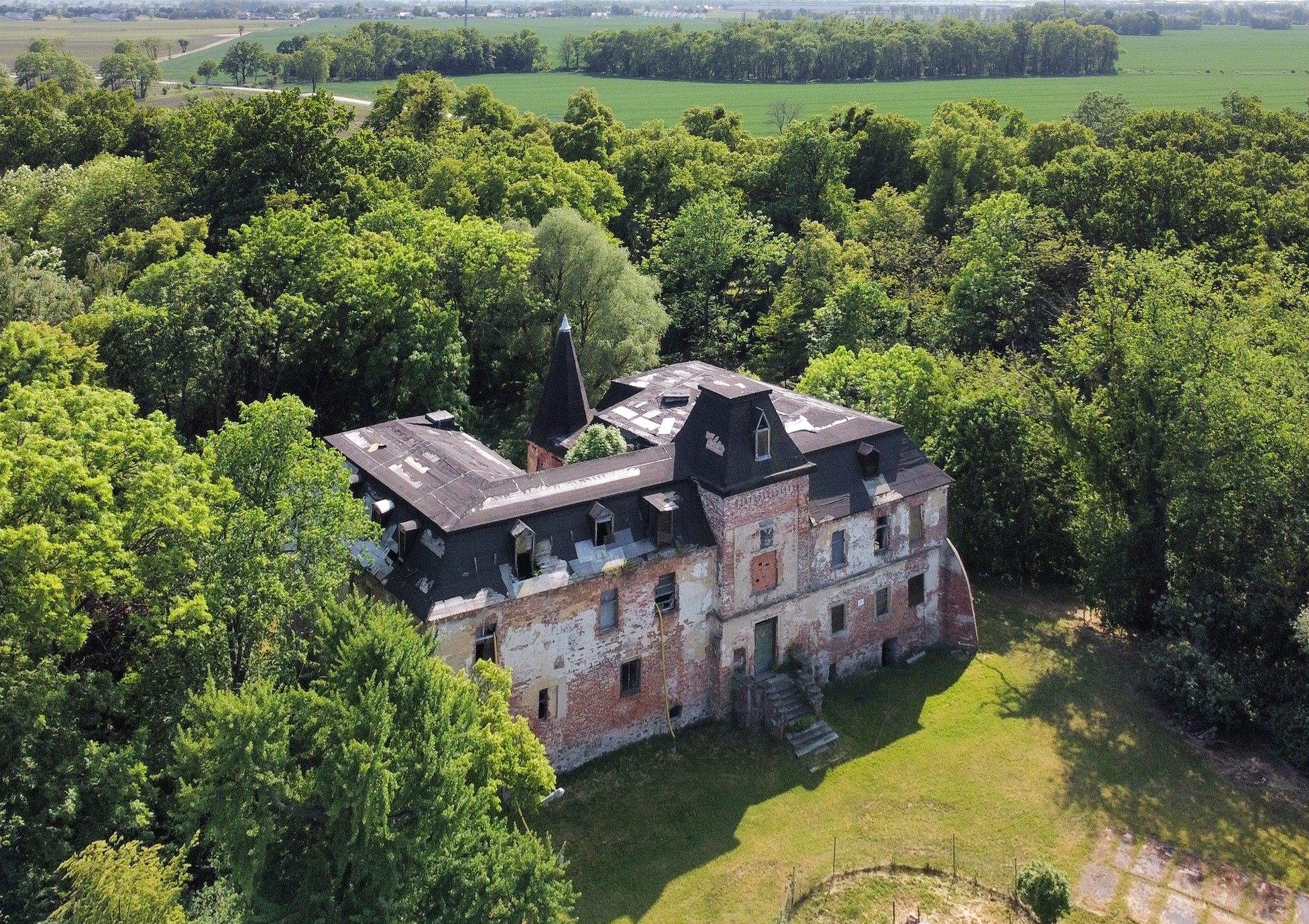 Bilder PALACE AND PARK COMPLEX from the 14th century WROCŁAW-KOMOROWICE (Monument) – historic property