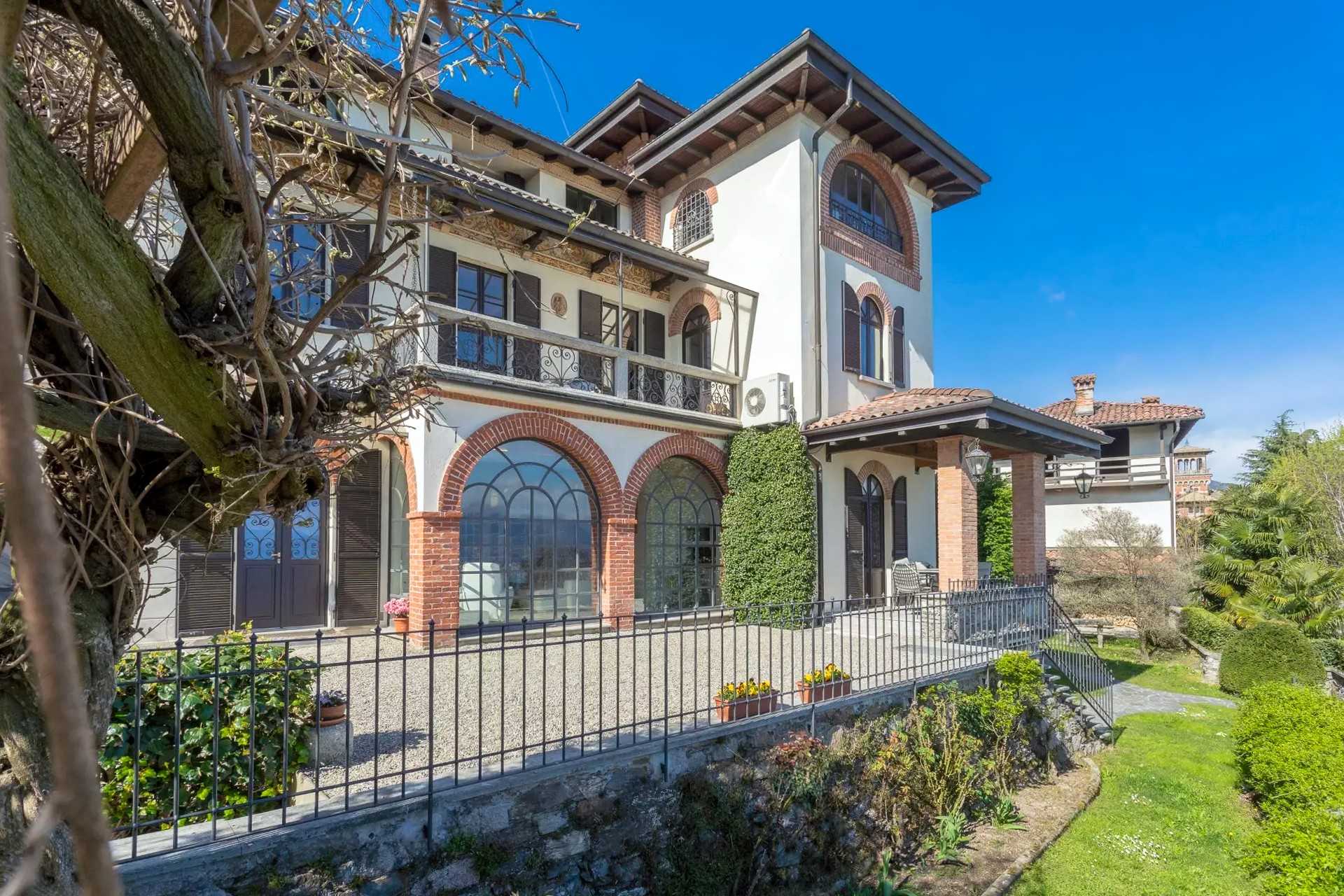 Images Art Nouveau villa met uitzicht op het meer van Stresa