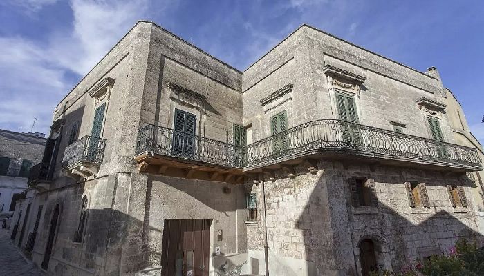 Slott til salgs Oria, Puglia,  Italia