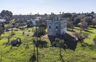 Lantligt hus till salu Oria, Puglia:  Tomt