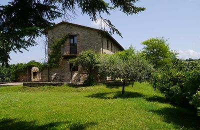 Lantligt hus till salu Promano, Umbria:  Trädgård