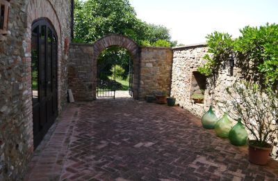 Lantligt hus till salu Promano, Umbria:  