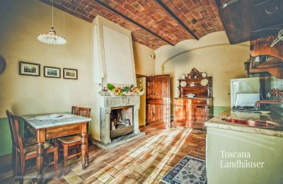 Landhaus kaufen Castiglione d'Orcia, Toskana:  RIF 3053 Küche 2 mit offenem Kamin