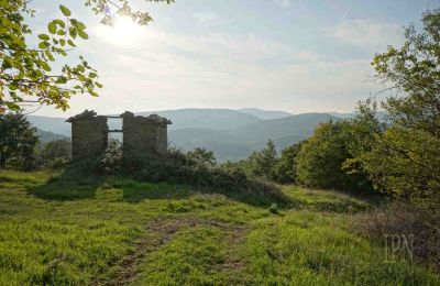 Lantligt hus till salu 06019 Preggio, Umbria:  Utsikt