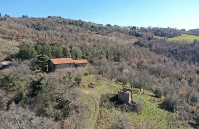 Lantligt hus till salu 06019 Preggio, Umbria:  