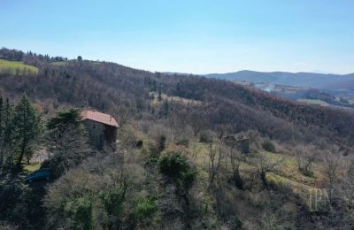 Lantligt hus till salu 06019 Preggio, Umbria:  