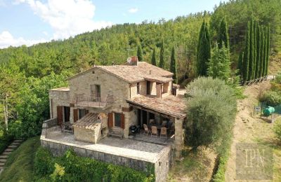 Lantligt hus till salu 06026 Pietralunga, Umbria:  