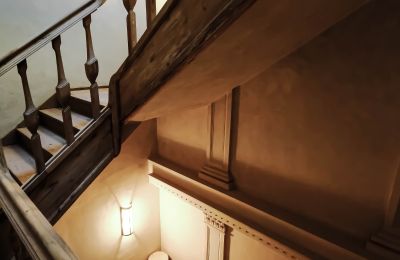 Historische Villa kaufen İstanbul, Tom Tom, Nur-i Ziya Sokak, Treppe