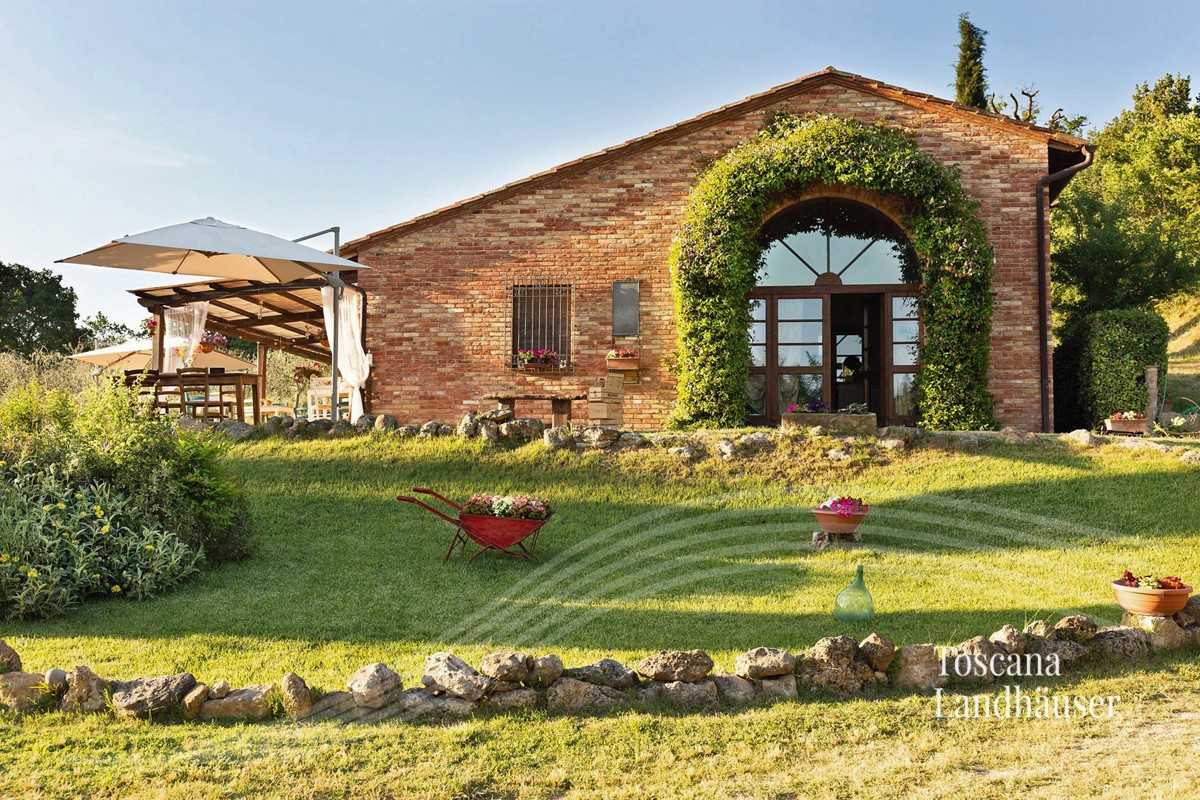 Fotos Landhaus mit Nebengebäude in Chianciano Terme