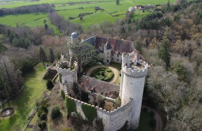 Karaktereiendommer, Burganlage in Veauce, nördlich Clermont Ferrand - Traumlage, Gefährdetes Denkmal