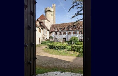 Slott til salgs Veauce, Auvergne-Rhône-Alpes:  