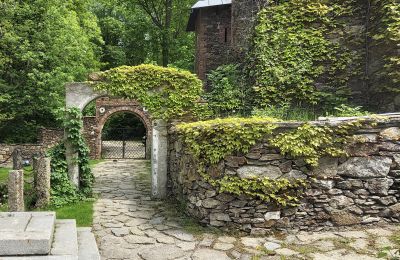 Burg kaufen Rajsko, Zamek Rajsko, Niederschlesien:  Eingang