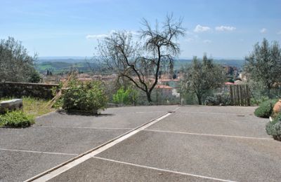 Bauernhaus kaufen Siena, Toskana:  RIF 3071 Innenhof mit Ausblick