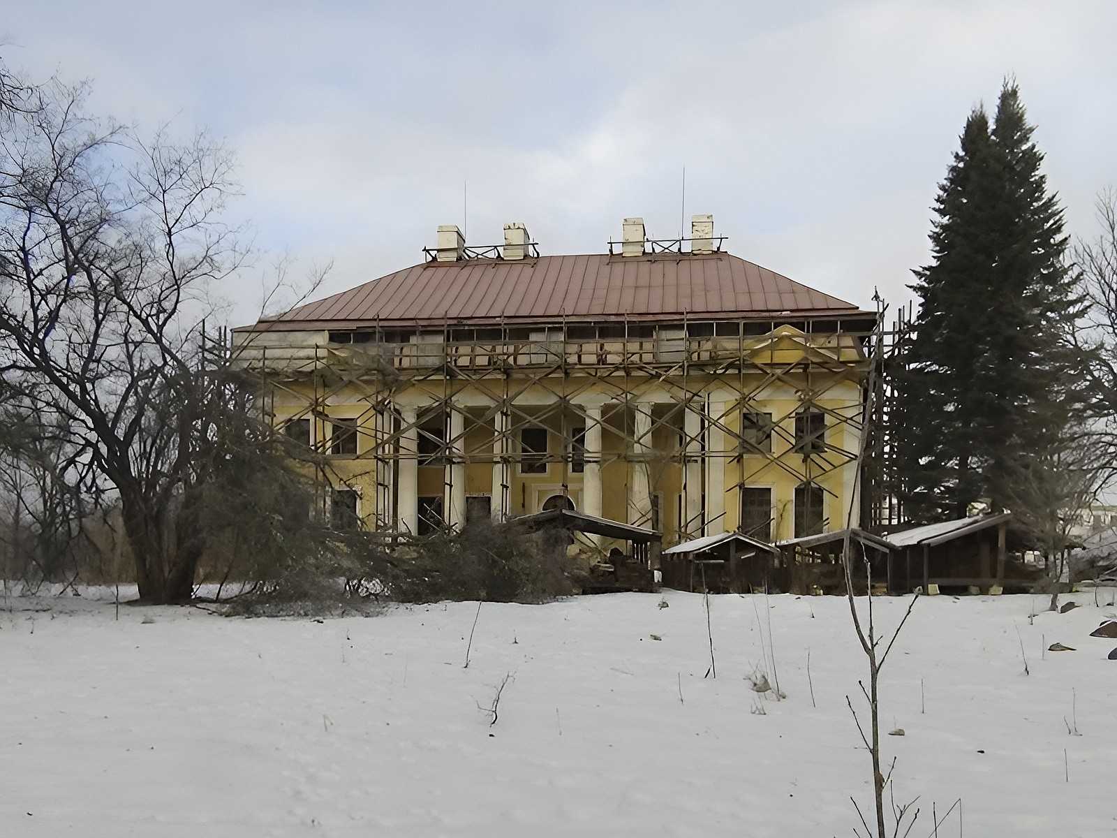 Images Bukas Manor in Letland te koop