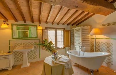 Historische villa te koop Montaione, Toscane:  Badkamer