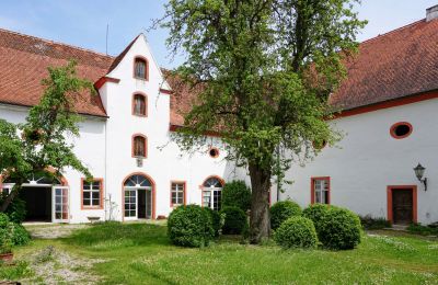 Kasteel te koop 91792 Ellingen, An der Vogtei 2, Bayern:  Binnenplaats