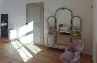 Slott til salg 91792 Ellingen, An der Vogtei 2, Bayern, Schlafzimmer mit Waschbecken