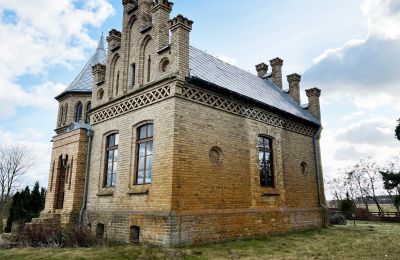 Historische villa te koop Chmielniki, województwo kujawsko-pomorskie:  widok z boku