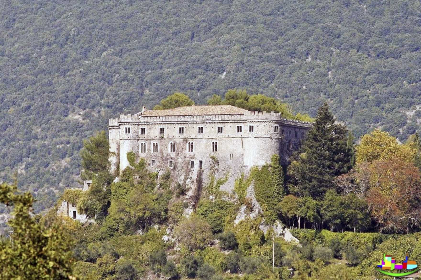 Billeder Middelalderslot i Abruzzo-regionen