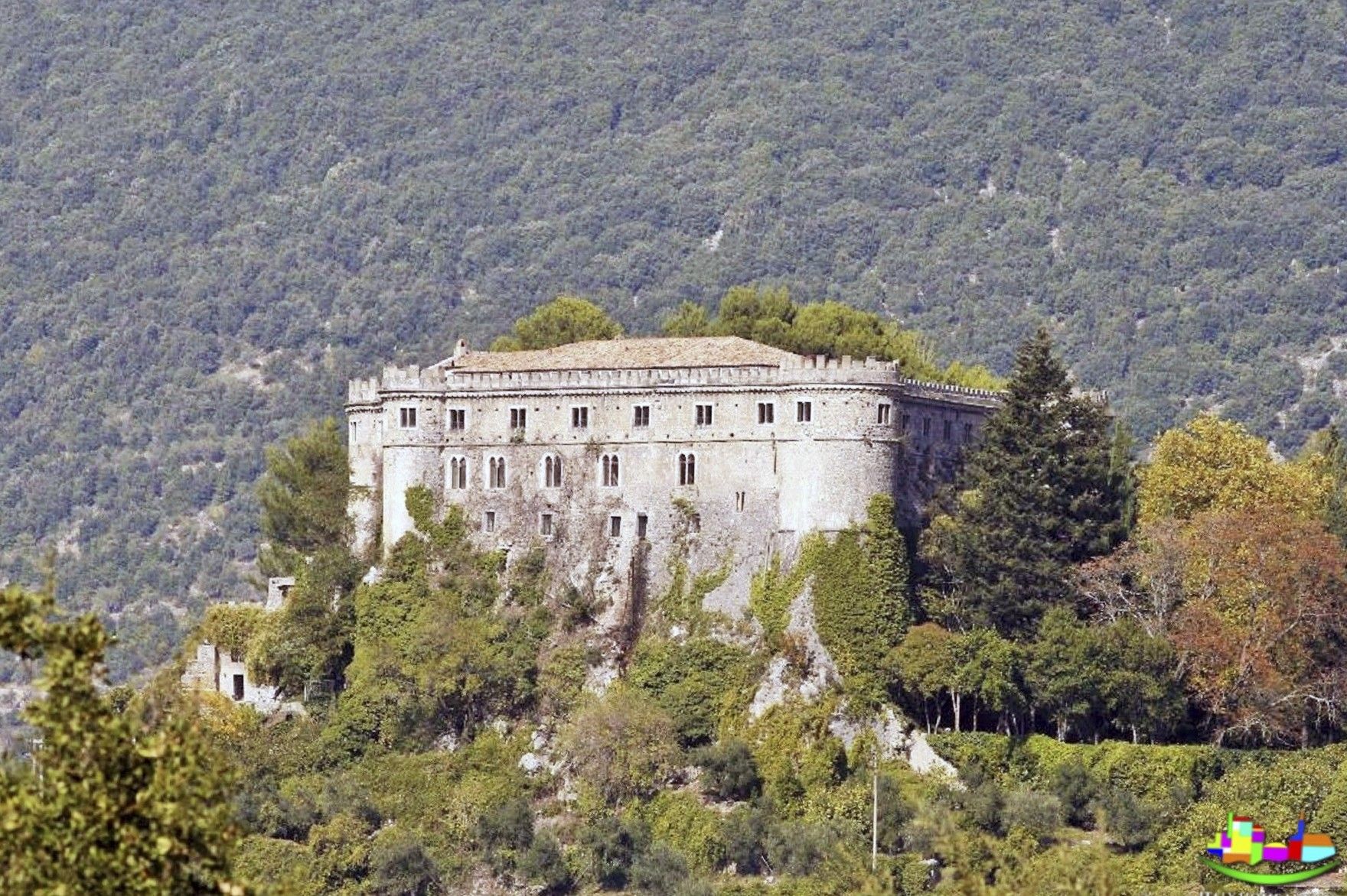 Images Middeleeuws kasteel in de Abruzzen