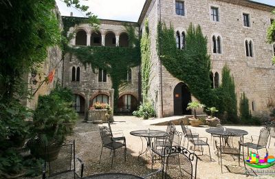 Burg te koop Abruzzo:  Binnenplaats
